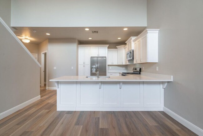 Building Photo - HURRICANE TOWNHOME