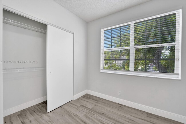 Building Photo - 16607 Hemingway Dr