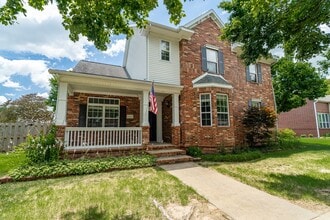 Building Photo - Fabulous & Spacious 4 Bedroom home in Har-Ber Meadows w/bonus room!