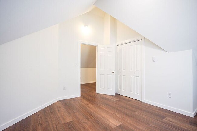 Building Photo - 42 E School St