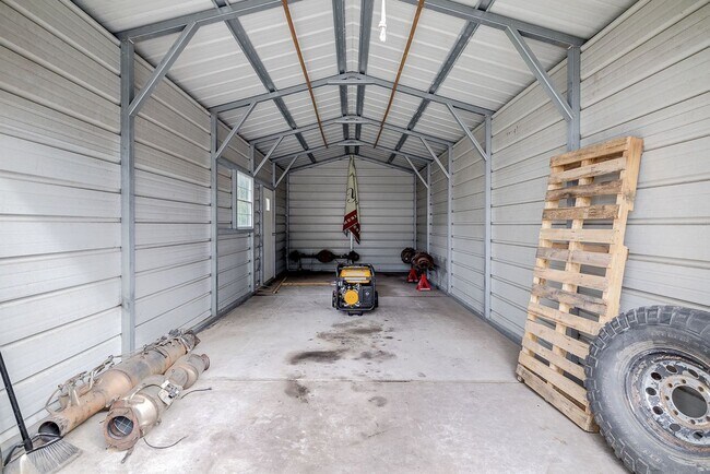 Building Photo - Spacious Home with Shop in Rincon!  No HOA!