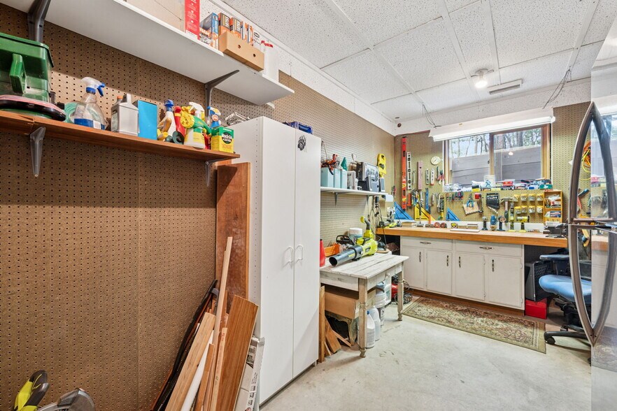 Building Photo - 235 Winding Meadow Way