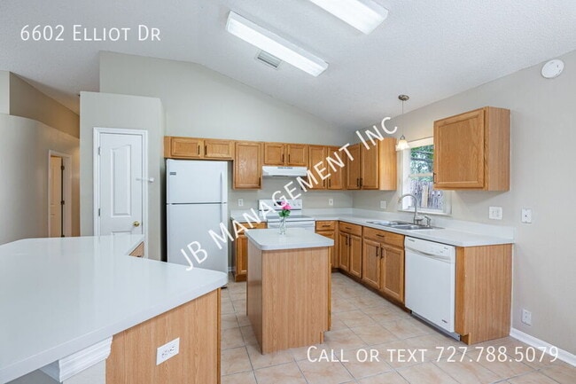 Building Photo - 6602 Elliot Dr