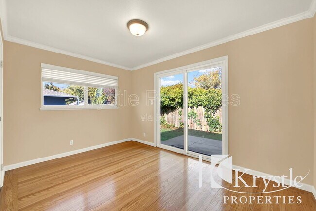 Building Photo - 342 Los Altos Pl