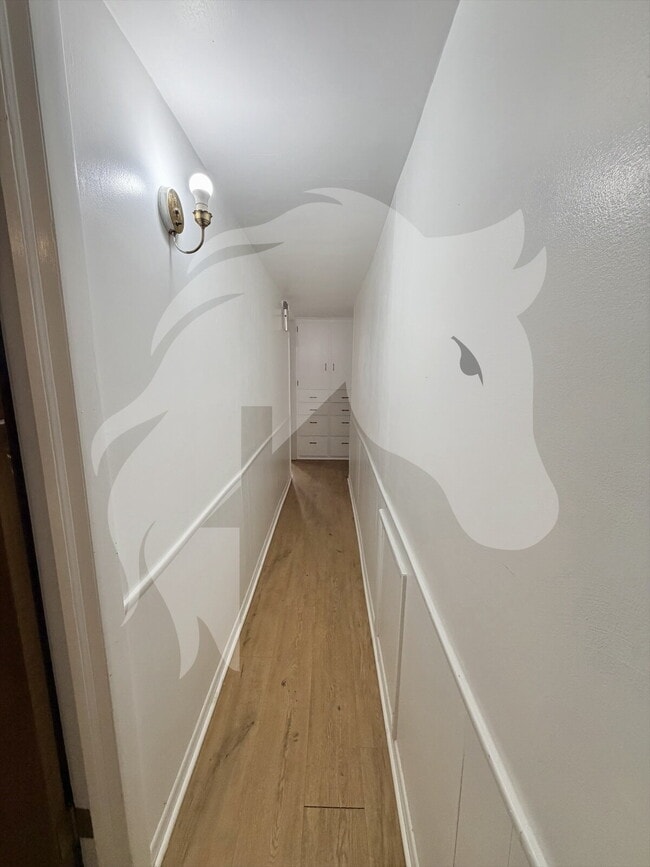 Building Photo - "Furnished 2-Bedroom Enid Retreat with Vintage Charm!"