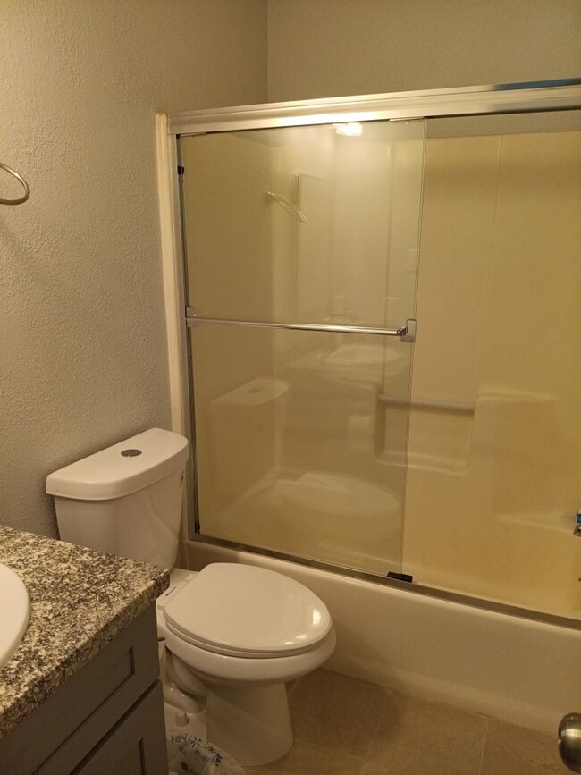 Building Photo - Gorgeous 3-Bedroom 2-Bathroom Home Located...