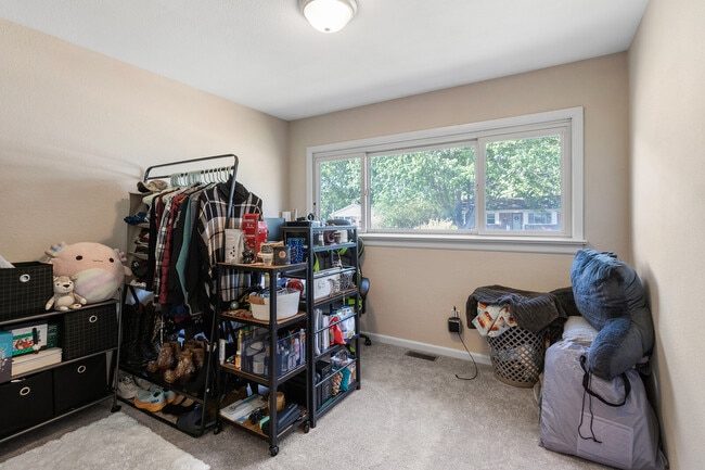 Building Photo - 222 Belray Dr