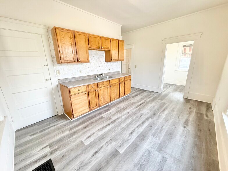 Building Photo - 921 17th St NW