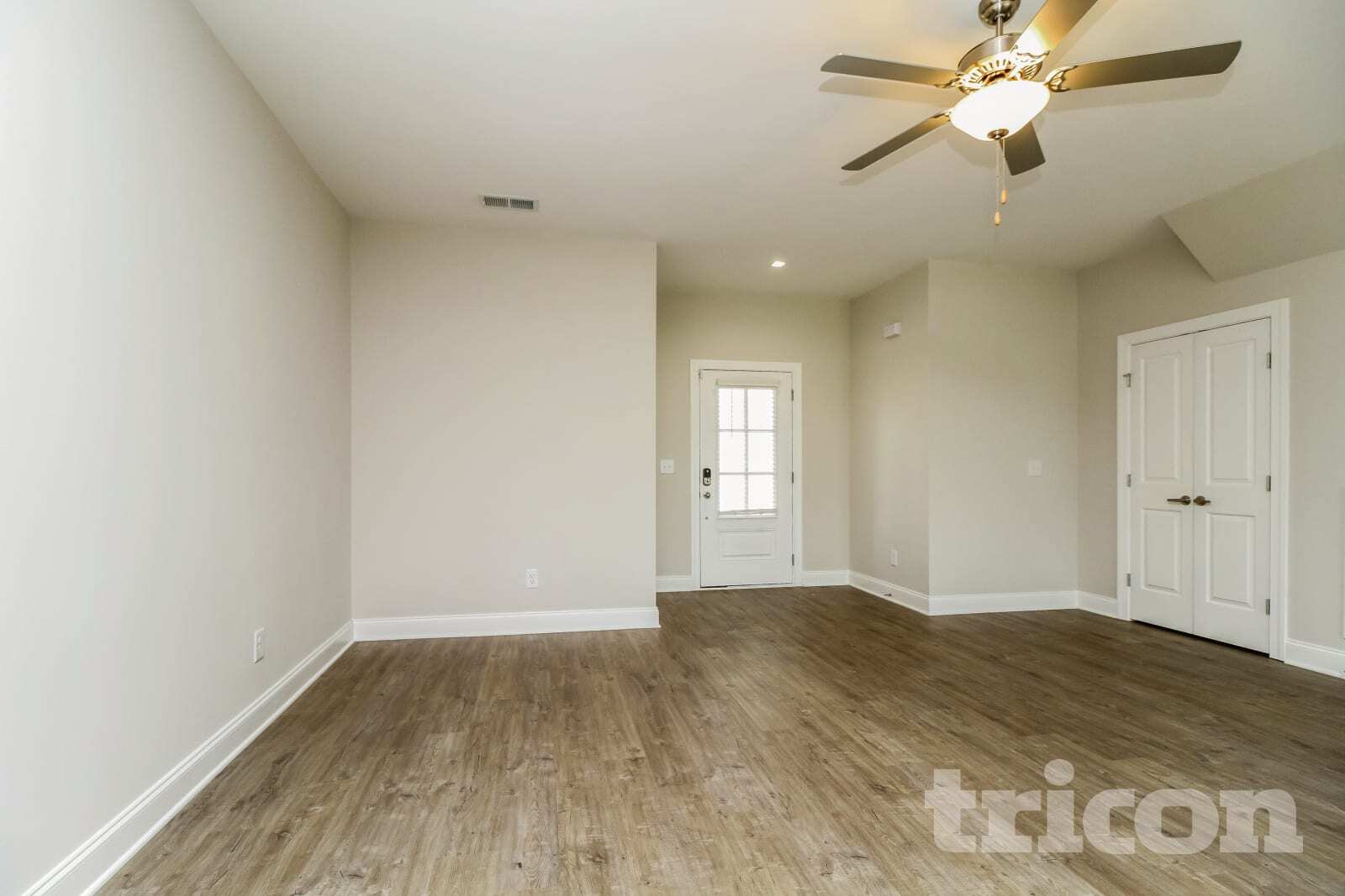 Building Photo - 121 Dimaggio Dr