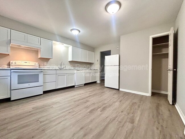 Building Photo - 2235 29th St SW