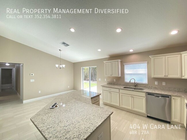 Building Photo - 404 W Cara Ln