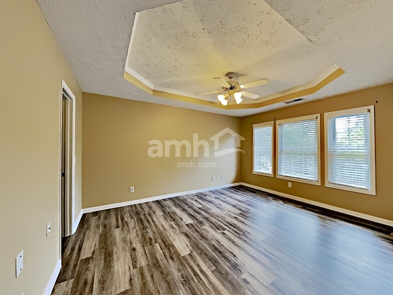 Building Photo - 1454 Chamirey Dr SW