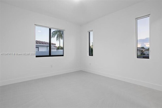 Building Photo - 917 SW 78th Pl