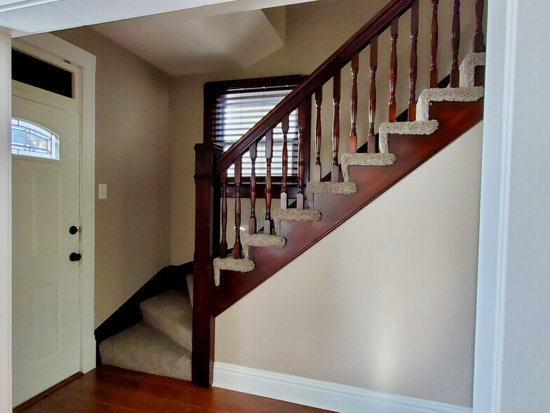 Entry - 2529 Charlotte St