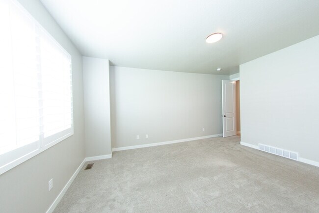 Building Photo - Modern Farmhouse Rambler – 7 Bed, 4 Bath –...