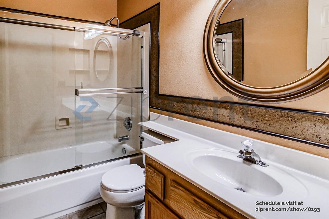 Building Photo - 1833 Rail St