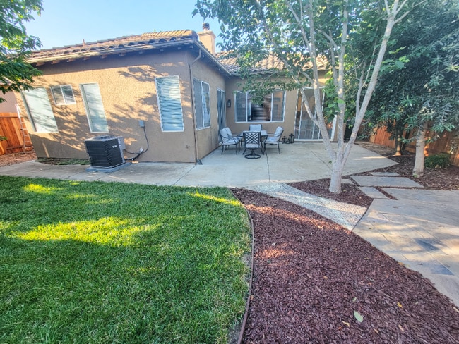Building Photo - 9425 Loire Valley Way