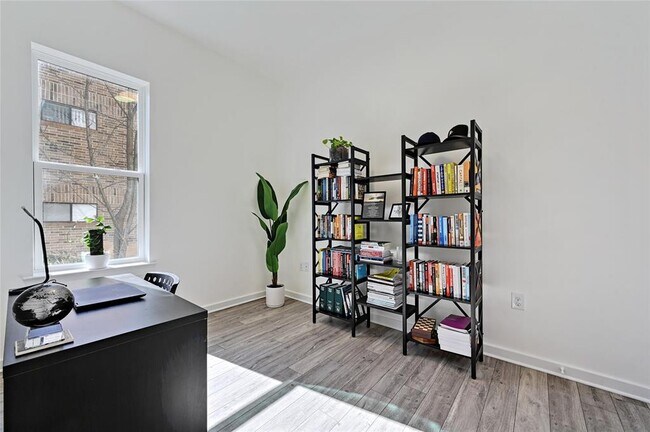 Building Photo - 2804 S 1st St