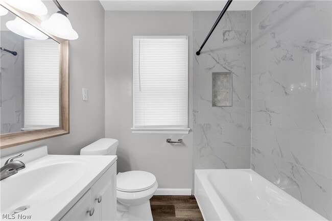 Building Photo - 876 E 209th St