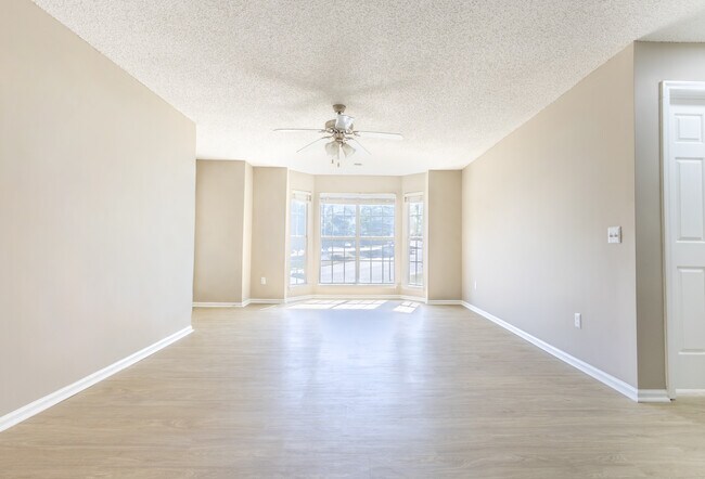 Building Photo - 1113 Loch Lomand Dr