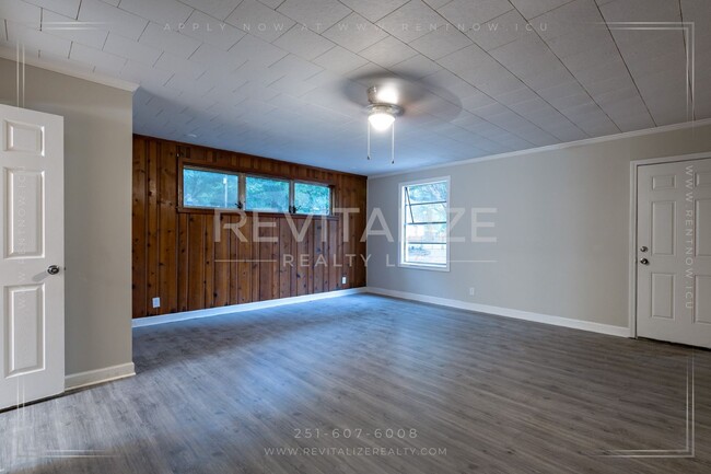 Building Photo - Beautifully Renovated 4 Bed/2 Bath in Mobile!