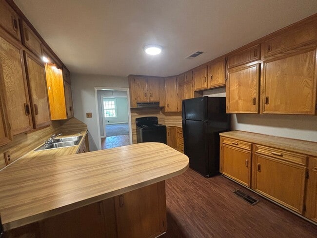 Building Photo - Remodeled!