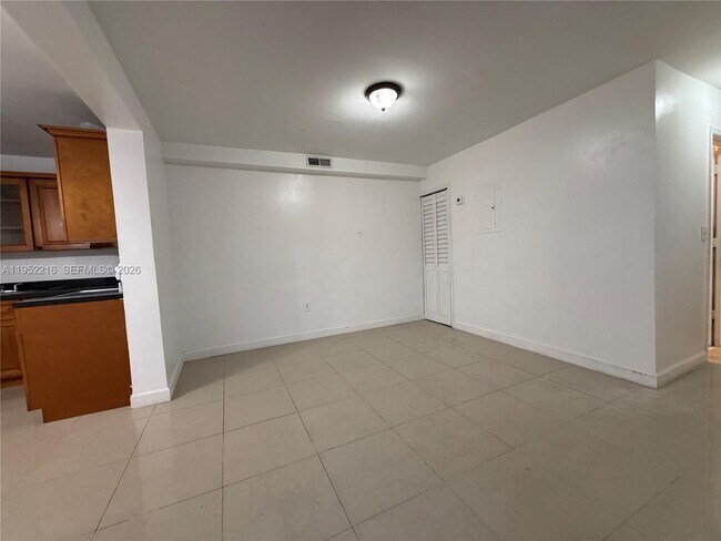 Building Photo - 1122 NW 32nd Ct