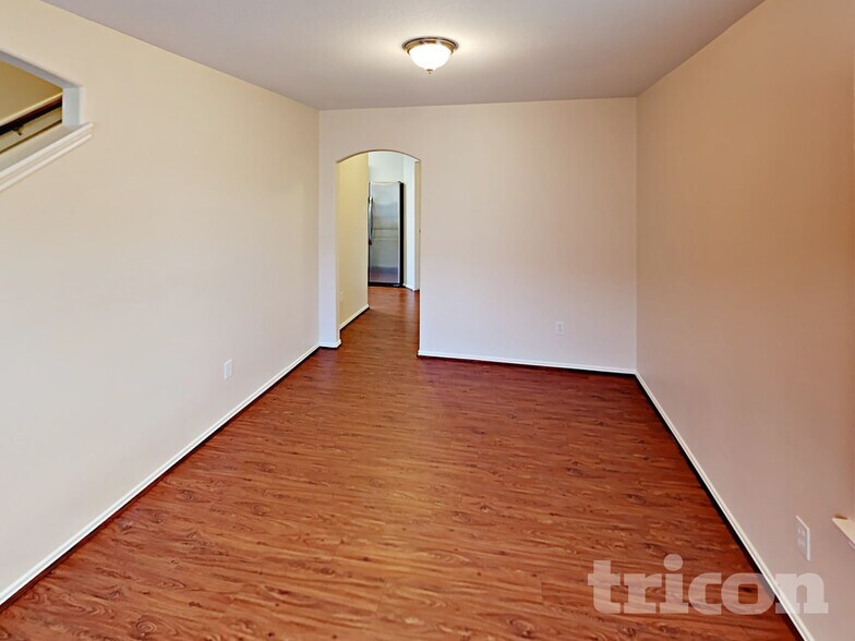 Building Photo - 8227 Radial Ct