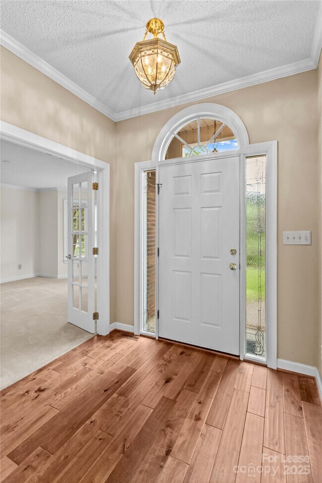 Building Photo - 4522 Long Cove Dr