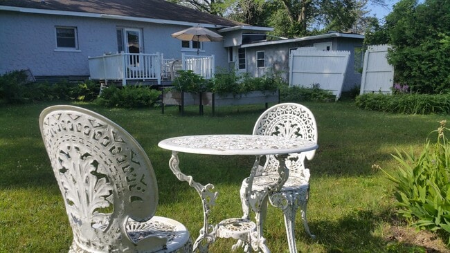 Building Photo - 186 White St