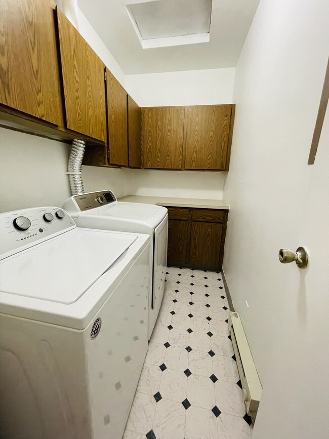 Building Photo - 5810 200th St SW apt D