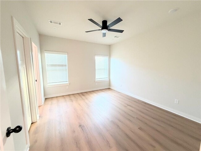 Building Photo - 531 Cosmos St