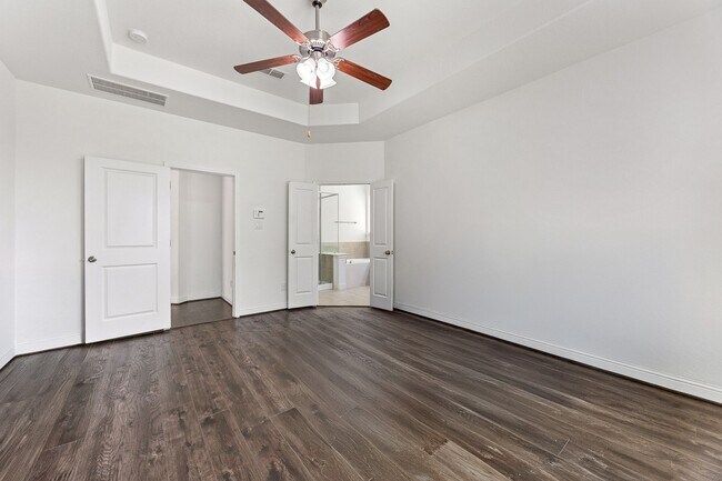 Building Photo - 6326 Wolf Run Dr