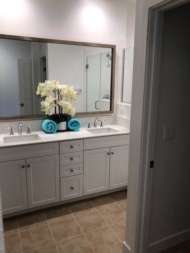 Building Photo - Gorgeous 4 bed/4 bath w/2 car garage in new community w/pool less than 1 mile to the beach!