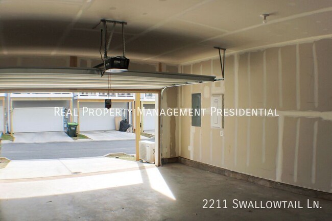 Building Photo - 2211 Swallowtail Ln