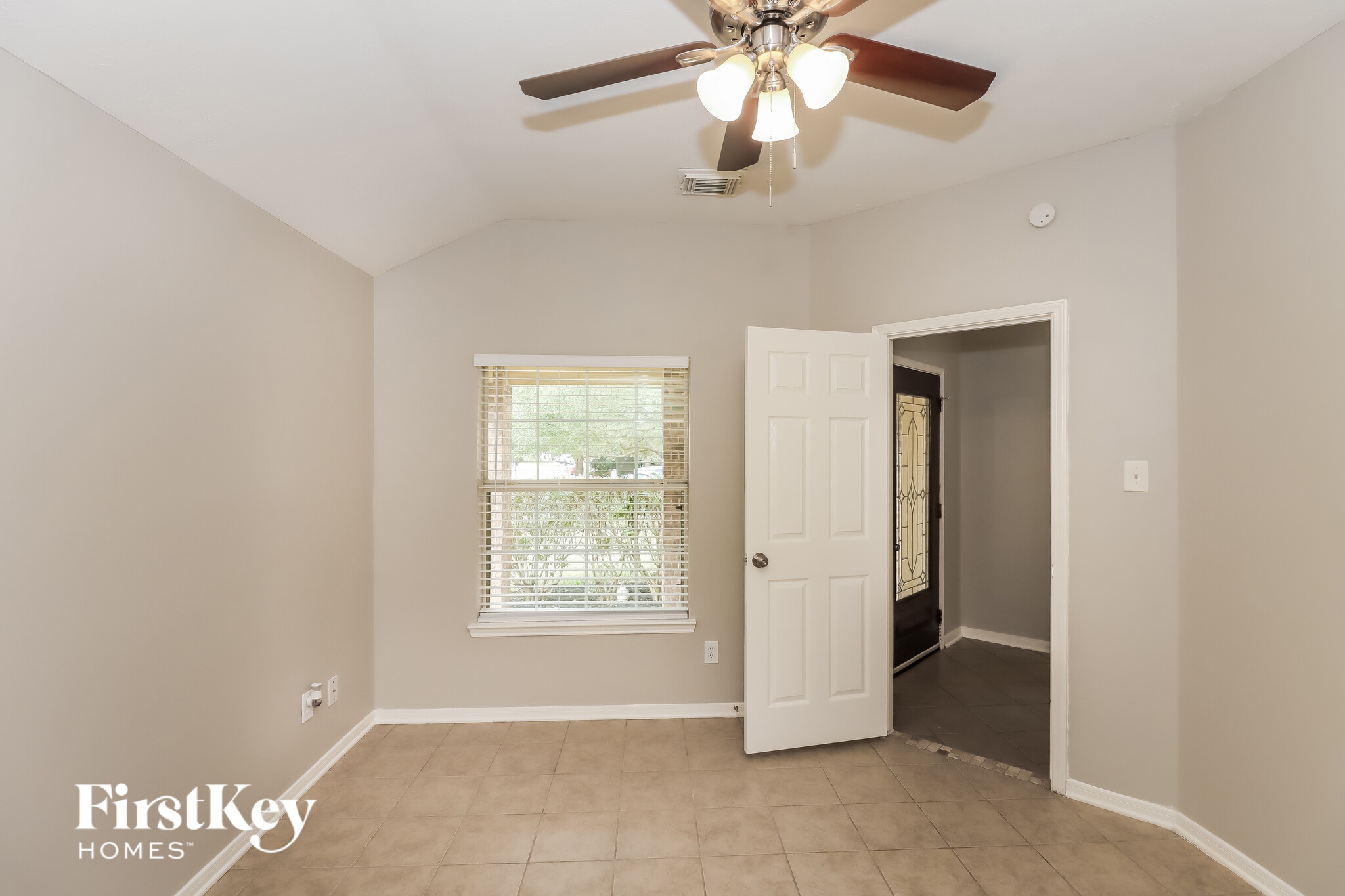 Building Photo - 2726 Lakecrest Way Dr