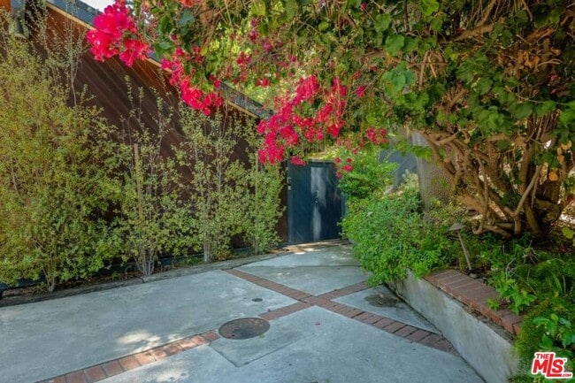 Building Photo - 3266 Mandeville Canyon Rd