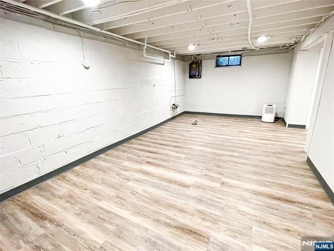 Building Photo - 319 Mastin Pl