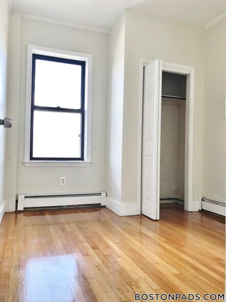 Building Photo - 15 Park Vale Ave