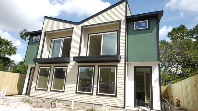 Building Photo - 1313 Knight St