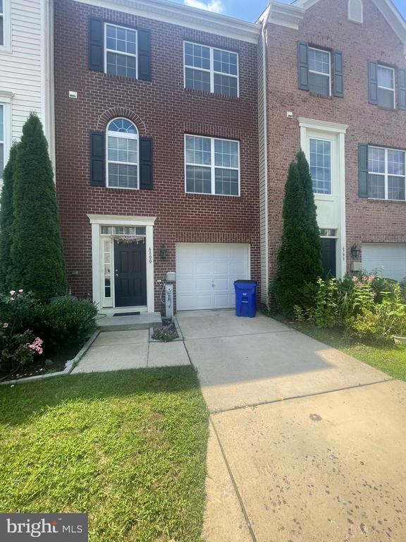 Building Photo - 6800 Green Mill Way