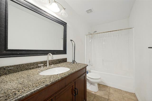 Building Photo - 2301 Chestnut Dr