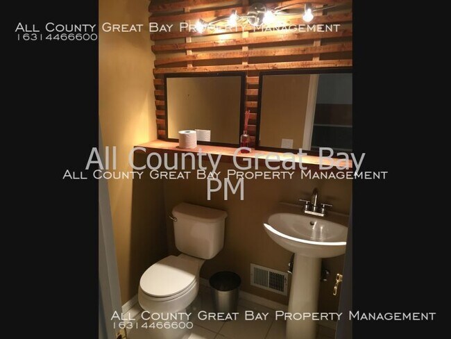 Building Photo - 5 Windjammer Xing