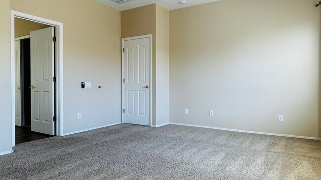 Building Photo - 839 E Las Colinas Pl