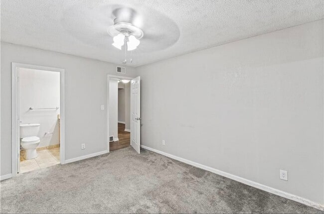 Building Photo - Plaza condo 2 Bed 2 Bath! $1500.00