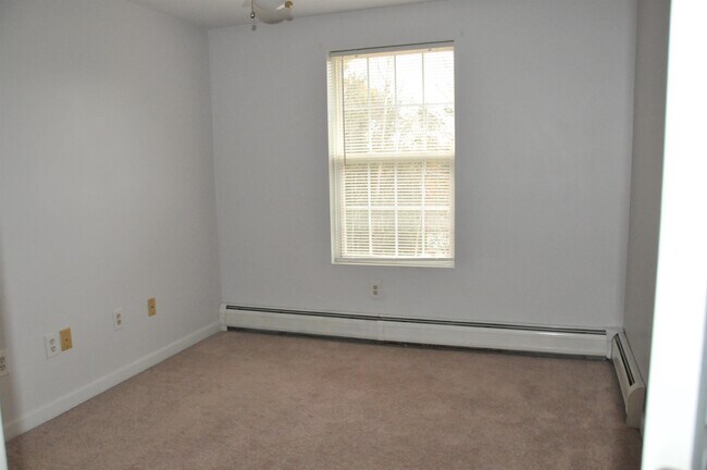 Building Photo - 147 High Rock Rd