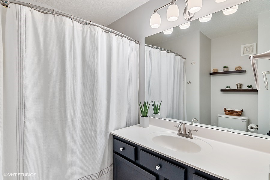 Upstairs Bathroom - 939 Fairfield Way