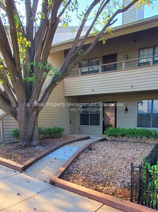 Building Photo - 11130 N Stratford Dr