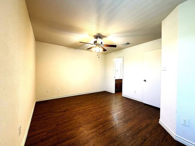 Building Photo - 1511 Justin Lp