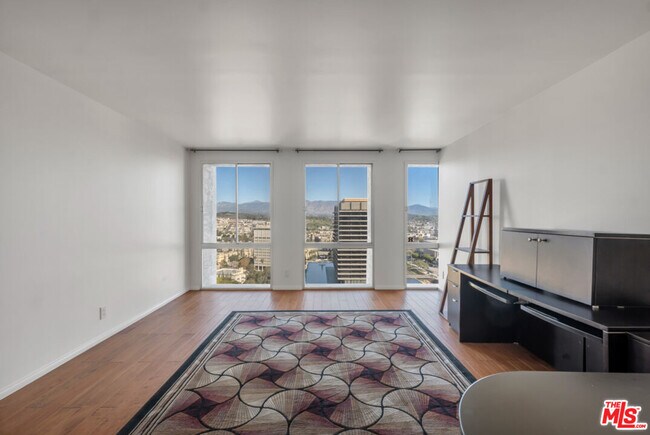 Building Photo - 800 W 1st St